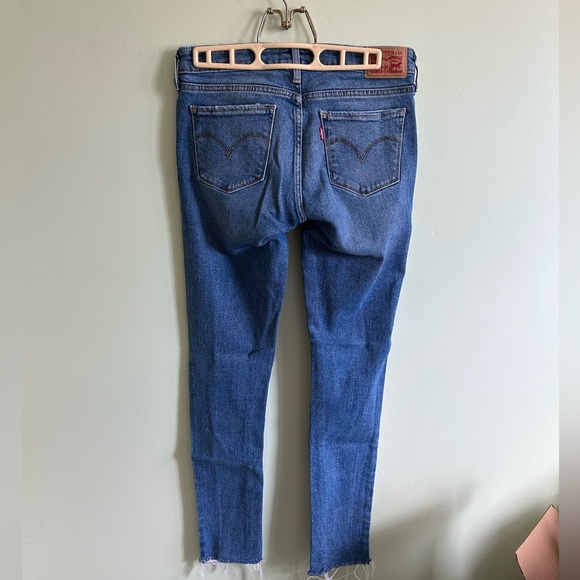 Levi’s 711 Skinny Jean with Distressing, light wash - Picture 5 of 6